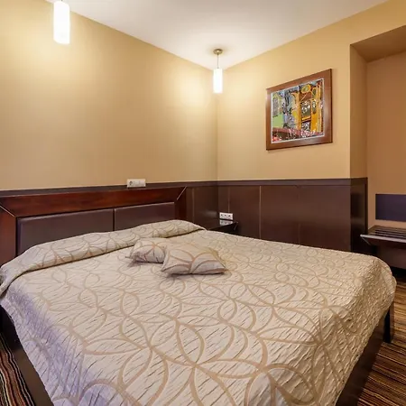 Hotel Ego - Parking Available - Location