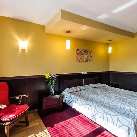 Hotel Ego - Parking Available - Location
