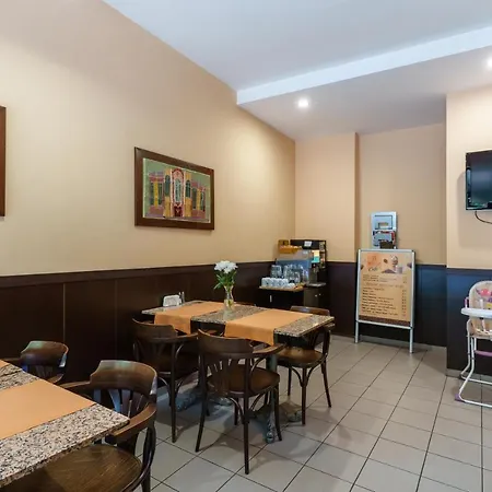 Ego - Parking Available - Location Hotel
