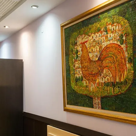 Ego - Parking Available - Location Hotel